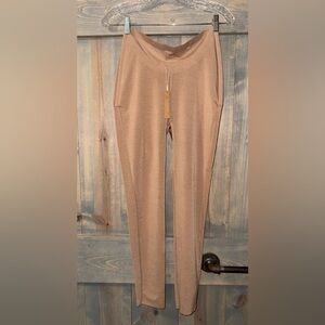 Skims low back shape sculpt legging
Size Large
New with tags